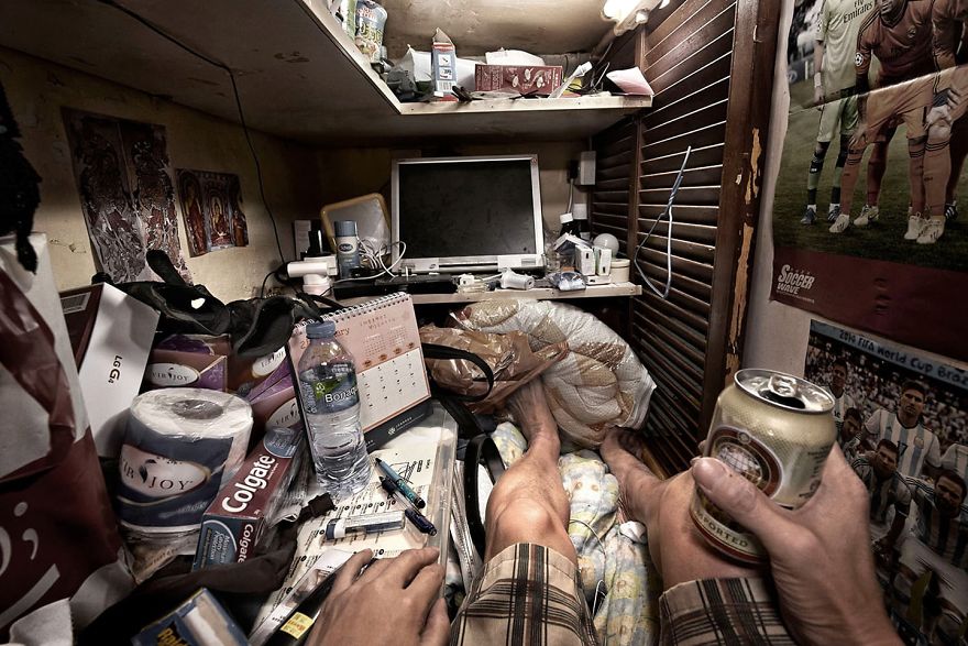 14 Shocking Photos Reveal What It&#8217;s Like To Live In Hong Kong&#8217;s &#8216;Coffin Cubicles&#8217;