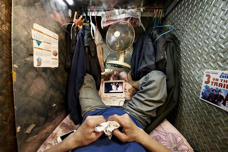 14 Shocking Photos Reveal What It&#8217;s Like To Live In Hong Kong&#8217;s &#8216;Coffin Cubicles&#8217;