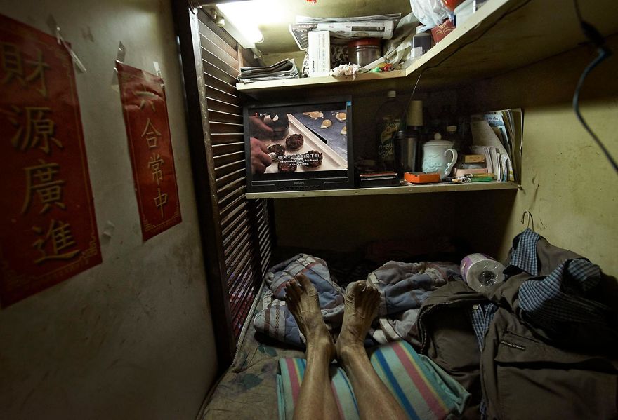 14 Shocking Photos Reveal What It&#8217;s Like To Live In Hong Kong&#8217;s &#8216;Coffin Cubicles&#8217;