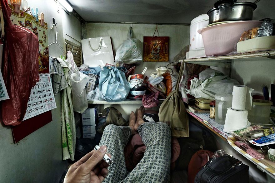 14 Shocking Photos Reveal What It&#8217;s Like To Live In Hong Kong&#8217;s &#8216;Coffin Cubicles&#8217;