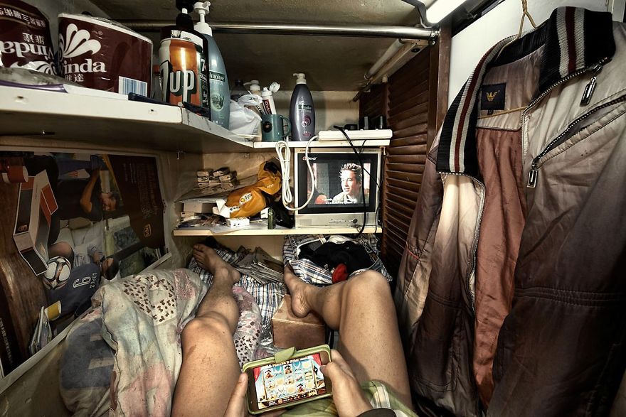 14 Shocking Photos Reveal What It&#8217;s Like To Live In Hong Kong&#8217;s &#8216;Coffin Cubicles&#8217;