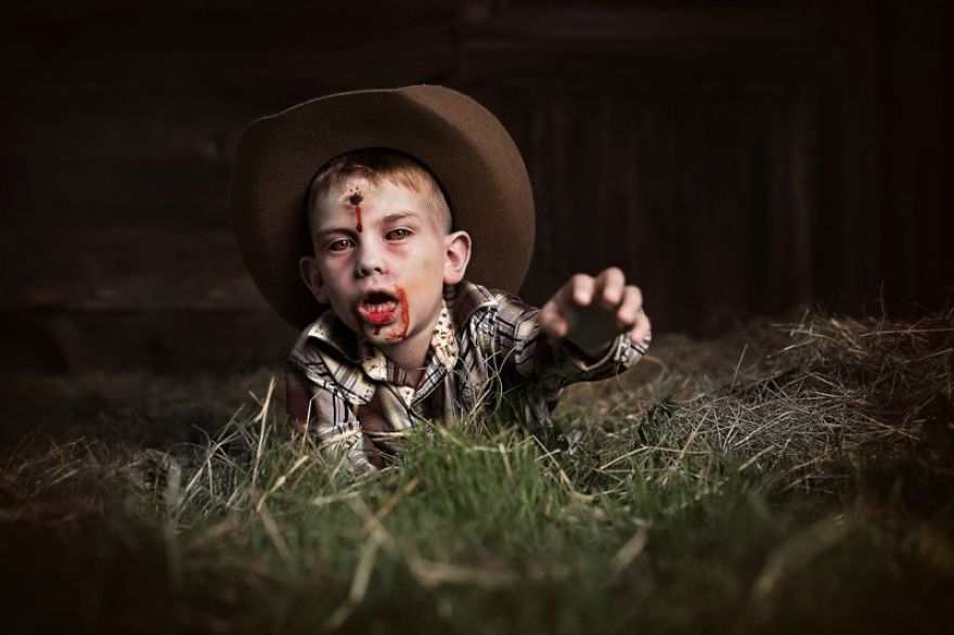 Photographer Makes Images Of Zombie Children And The Result Is To Give Chills Photographer Makes Images Of Zombie Children And The Result Is To Give Chills