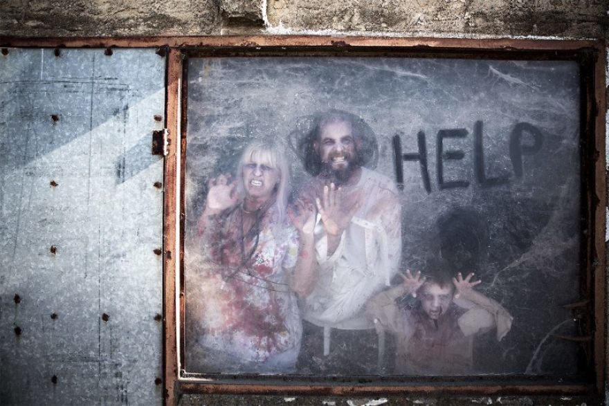 Photographer Makes Images Of Zombie Children And The Result Is To Give Chills Photographer Makes Images Of Zombie Children And The Result Is To Give Chills