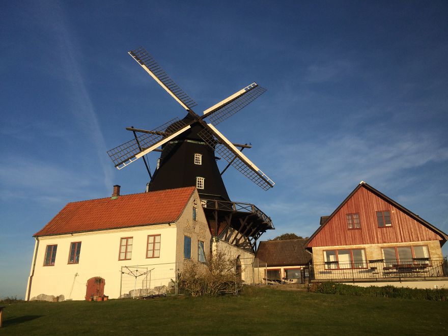 300 Old Tshirts, 20 Refugee Kids And One Wind Mill