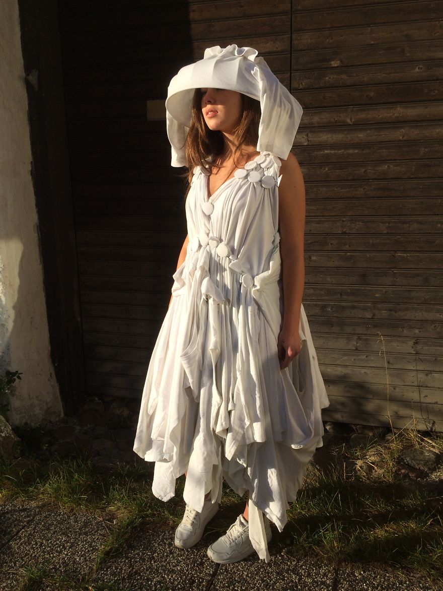 300 Old Tshirts, 20 Refugee Kids And One Wind Mill