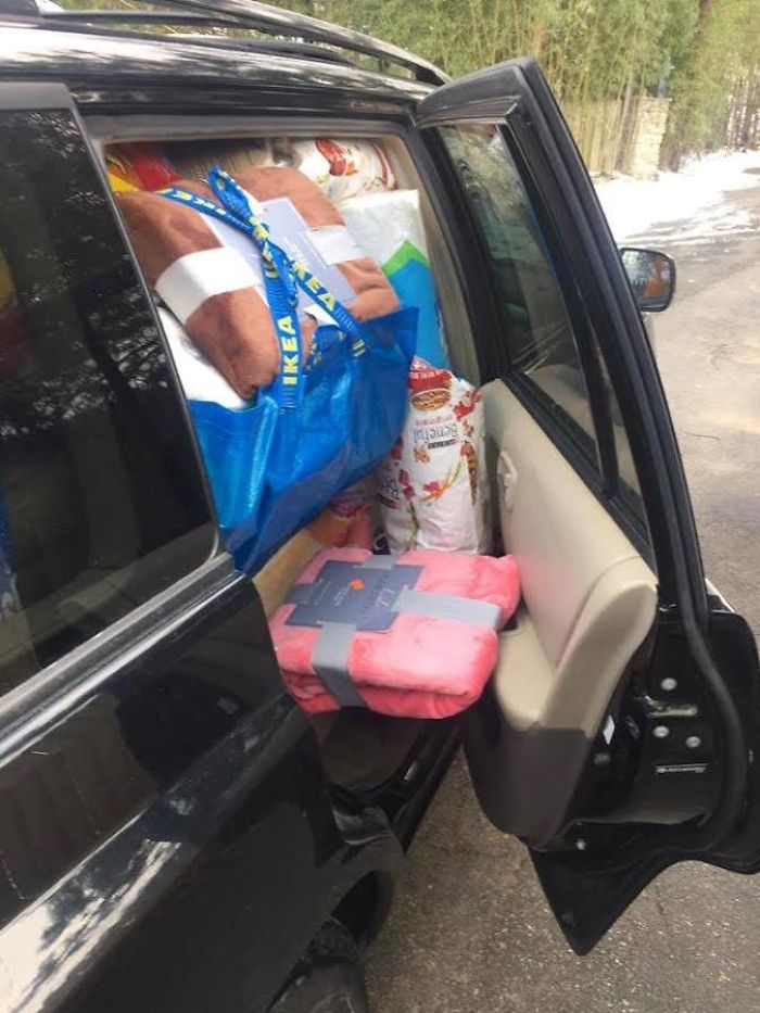 Community’s Generosity Overwhelms Animal Shelter And Organizer Community’s Generosity Overwhelms Animal Shelter And Organizer