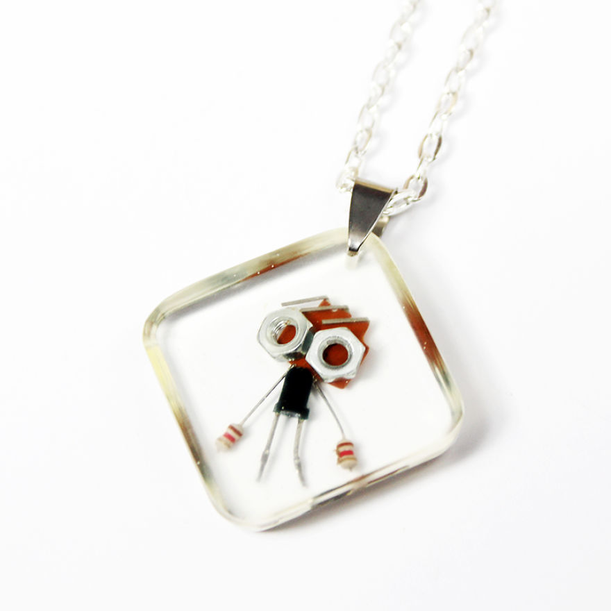 I Turned Electronic Waste Into Tiny And Biggie Robots (Part 3) I Turned Electronic Waste Into Tiny And Biggie Robots (Part 3)