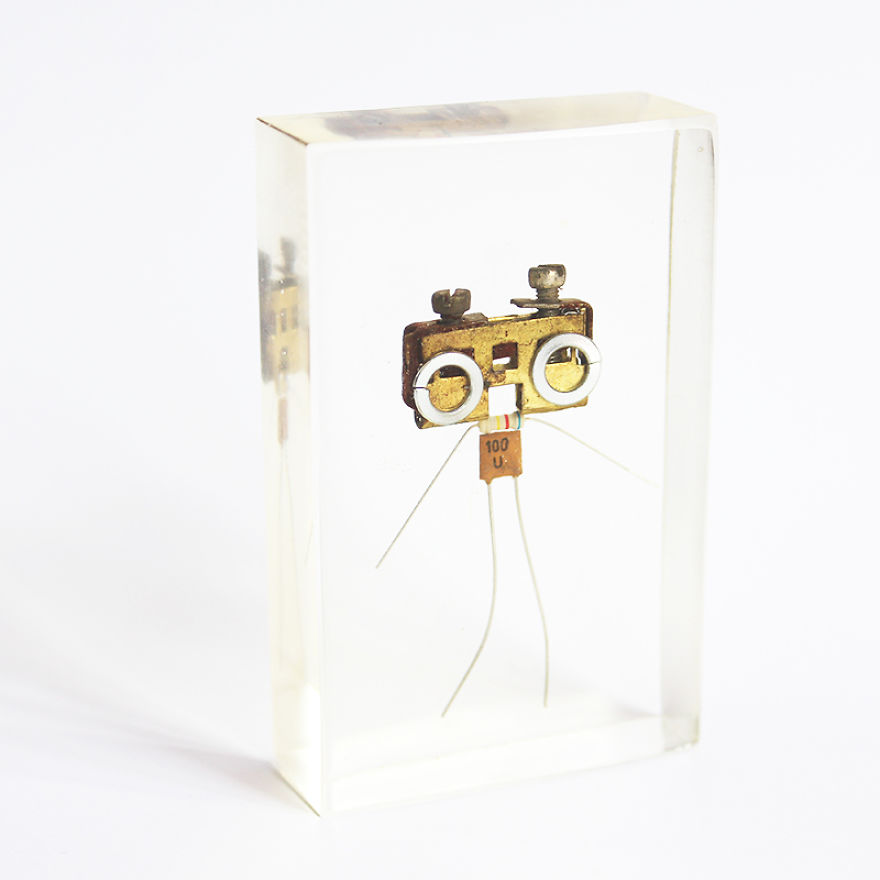 I Turned Electronic Waste Into Tiny And Biggie Robots (Part 3) I Turned Electronic Waste Into Tiny And Biggie Robots (Part 3)