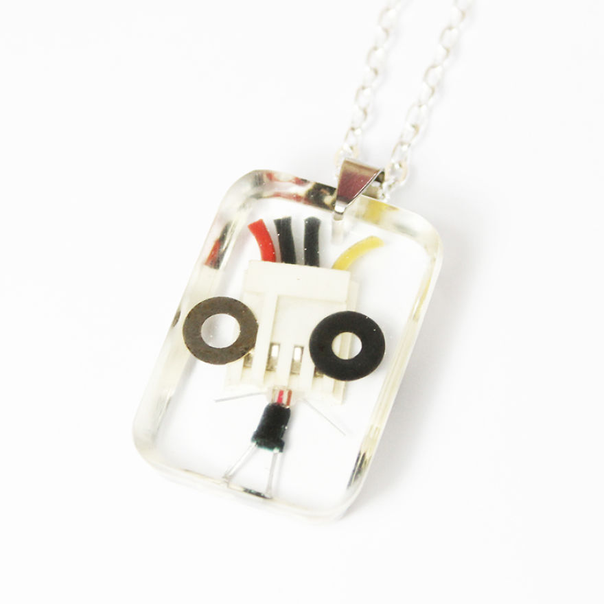 I Turned Electronic Waste Into Tiny And Biggie Robots (Part 3) I Turned Electronic Waste Into Tiny And Biggie Robots (Part 3)