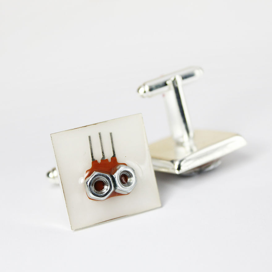 I Turned Electronic Waste Into Tiny And Biggie Robots (Part 3) I Turned Electronic Waste Into Tiny And Biggie Robots (Part 3)