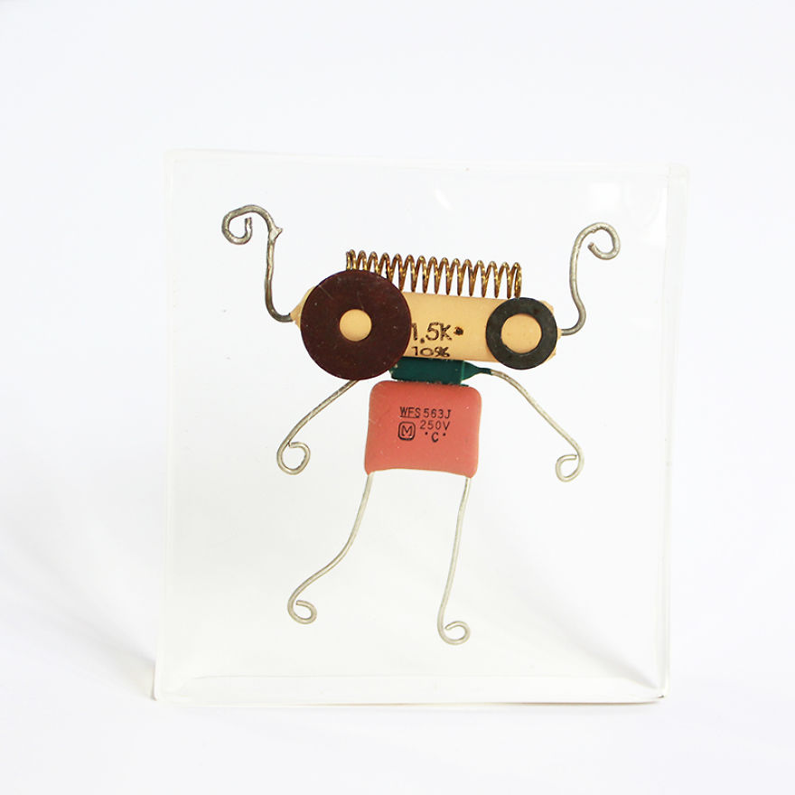 I Turned Electronic Waste Into Tiny And Biggie Robots (Part 3) I Turned Electronic Waste Into Tiny And Biggie Robots (Part 3)