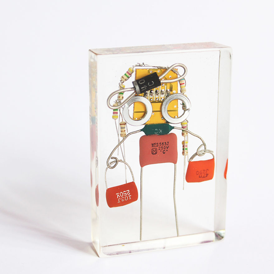 I Turned Electronic Waste Into Tiny And Biggie Robots (Part 3) I Turned Electronic Waste Into Tiny And Biggie Robots (Part 3)