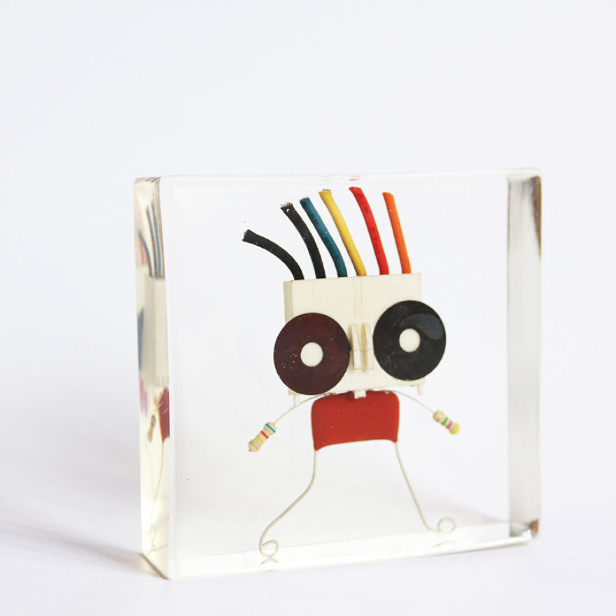 I Turned Electronic Waste Into Tiny And Biggie Robots (Part 3) I Turned Electronic Waste Into Tiny And Biggie Robots (Part 3)