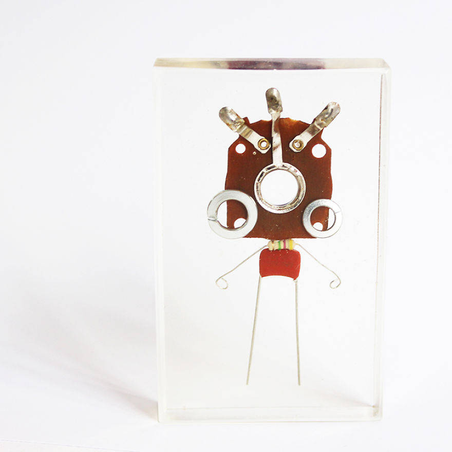 I Turned Electronic Waste Into Tiny And Biggie Robots (Part 3) I Turned Electronic Waste Into Tiny And Biggie Robots (Part 3)