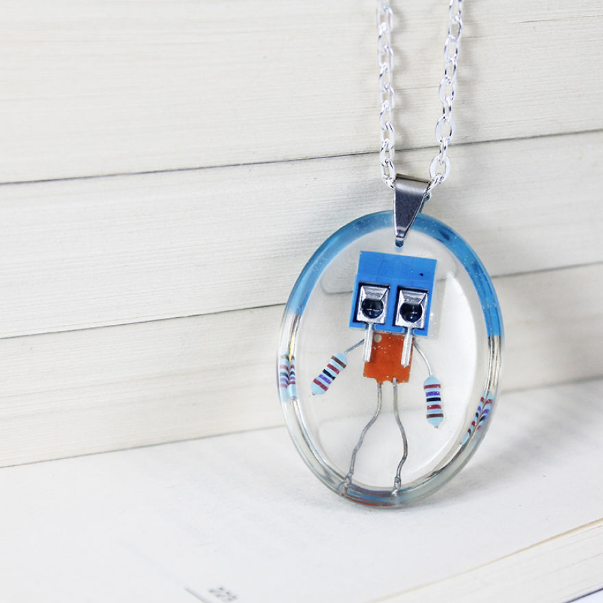 I Turned Electronic Waste Into Tiny And Biggie Robots (Part 3) I Turned Electronic Waste Into Tiny And Biggie Robots (Part 3)