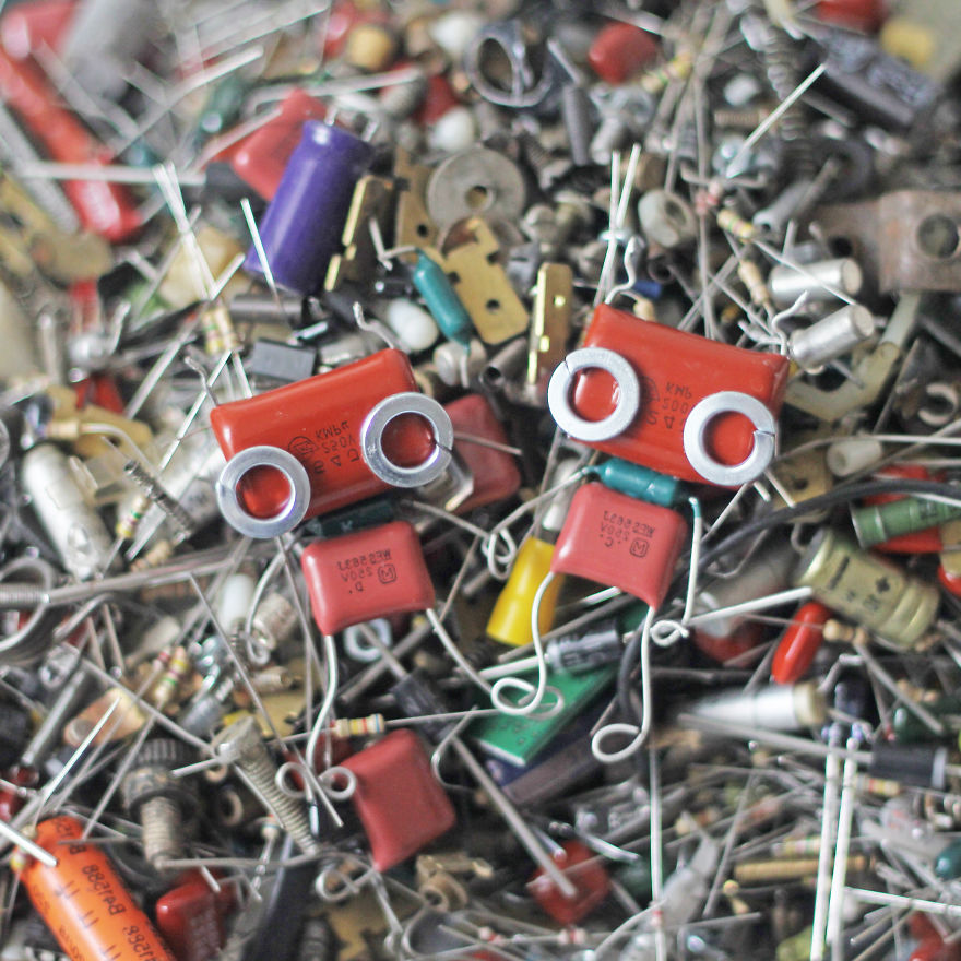 I Turned Electronic Waste Into Tiny And Biggie Robots (Part 3) I Turned Electronic Waste Into Tiny And Biggie Robots (Part 3)