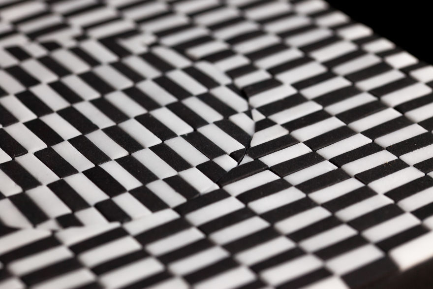 It Took Us 8 Hours To Make This Optical Illusion Cake From 530 Pieces It Took Us 8 Hours To Make This Optical Illusion Cake From 530 Pieces