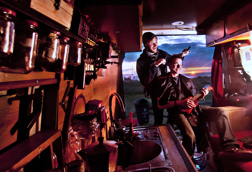 I Travel Around With Scissors To Cut Hair At The Most Random Places I Travel Around With Scissors To Cut Hair At The Most Random Places