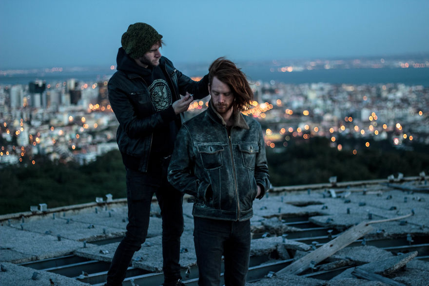 I Travel Around With Scissors To Cut Hair At The Most Random Places I Travel Around With Scissors To Cut Hair At The Most Random Places