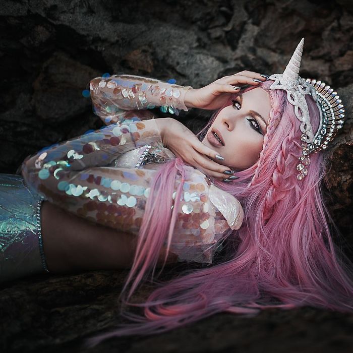 I&#8217;m A Self-Taught Artist Who Creates Wearable Art Pieces