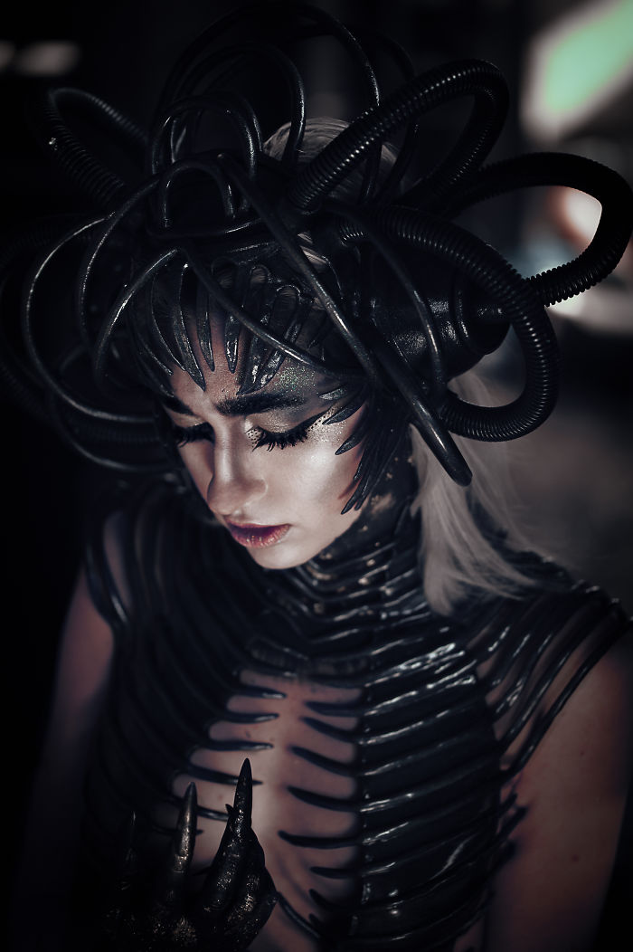 I&#8217;m A Self-Taught Artist Who Creates Wearable Art Pieces