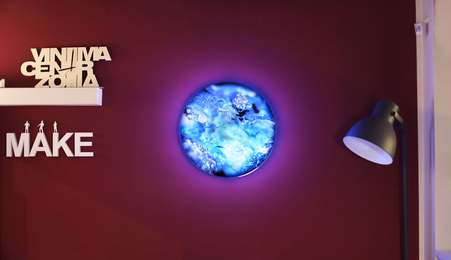 When You Need More Space And Your Coffee Table Turns Into A Wall Painting When You Need More Space And Your Coffee Table Turns Into A Wall Painting