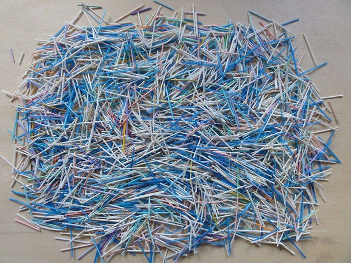 Guy Collects 35 Bags Of Microplastics On The Beach In Just One Day, Turns It Into Art Guy Collects 35 Bags Of Microplastics On The Beach In Just One Day, Turns It Into Art