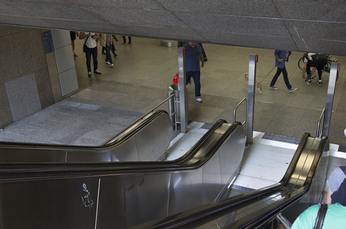 Amateur Vs. Pro: How Differently The Same ‘Ugly’ Location Looks When Pro Photographer Shoots It Amateur Vs. Pro: How Differently The Same ‘Ugly’ Location Looks When Pro Photographer Shoots It