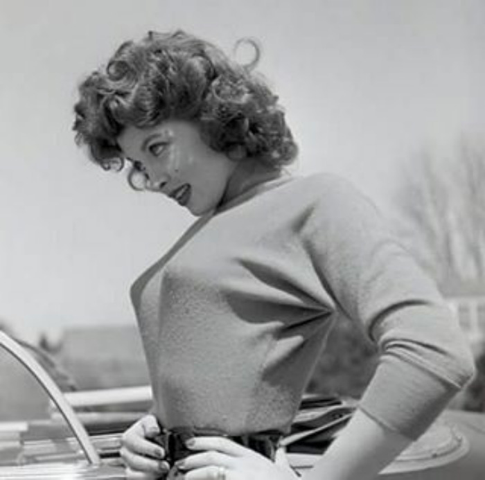 Bullet Bras Were All The Rage In The 1940s And 1950s, And These 98 Pics Will Poke Your Eyes