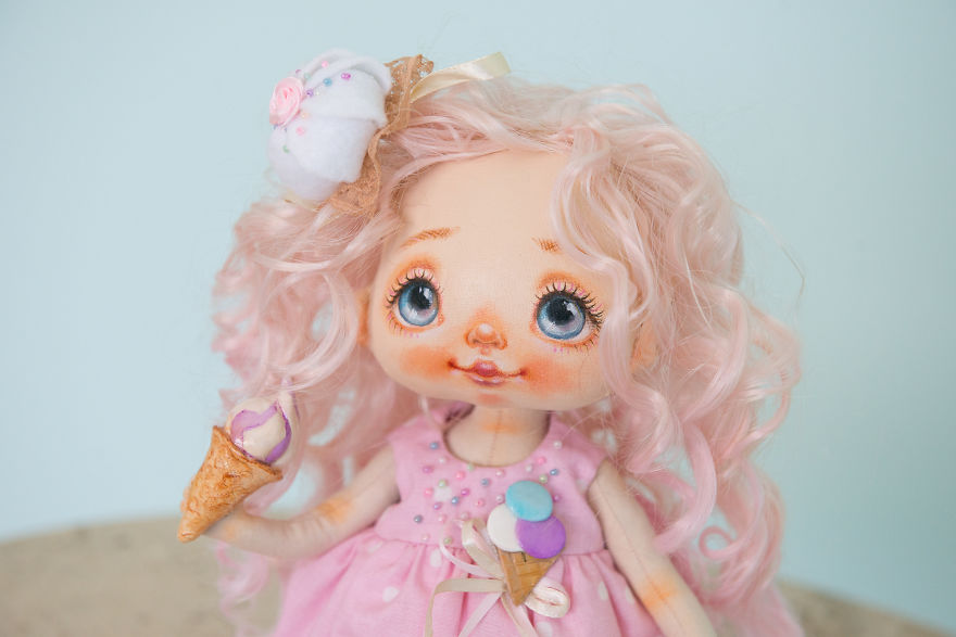 I Create One-Of-A-Kind Dolls By Sewing Them And Handpainting Their Faces (Part 2) I Create One-Of-A-Kind Dolls By Sewing Them And Handpainting Their Faces (Part 2)