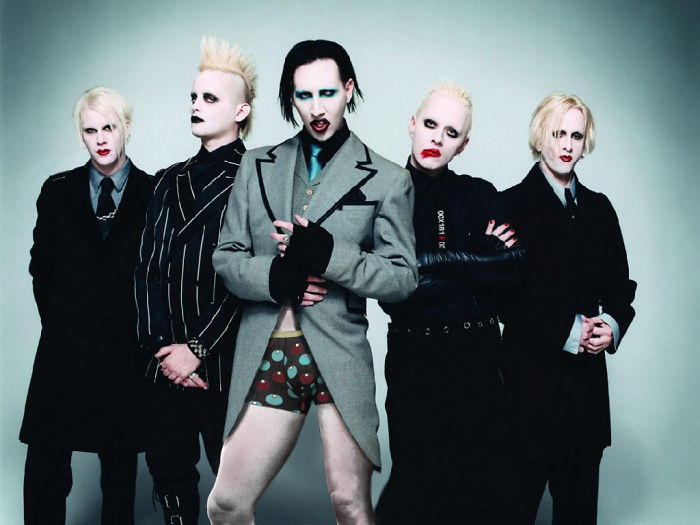 Inspired By “No Pants Day” Artists Remove Pants Of Celebrities And Famous Characters Inspired By “No Pants Day” Artists Remove Pants Of Celebrities And Famous Characters