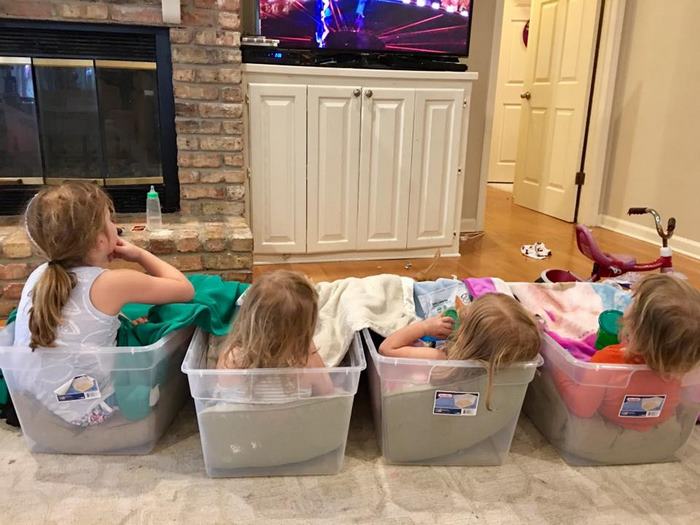 This Photo Of Color-Coded Grandchildren Is Going Viral, And It Shows Just How Much One Family Can Grow This Photo Of Color-Coded Grandchildren Is Going Viral, And It Shows Just How Much One Family Can Grow