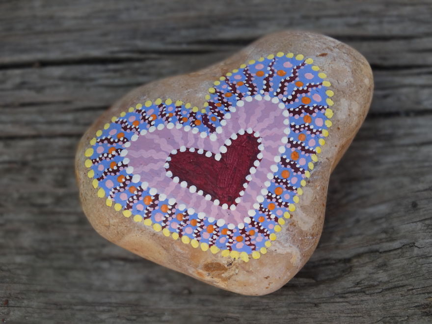 I Paint Colourful Hearts On Stones I Paint Colourful Hearts On Stones