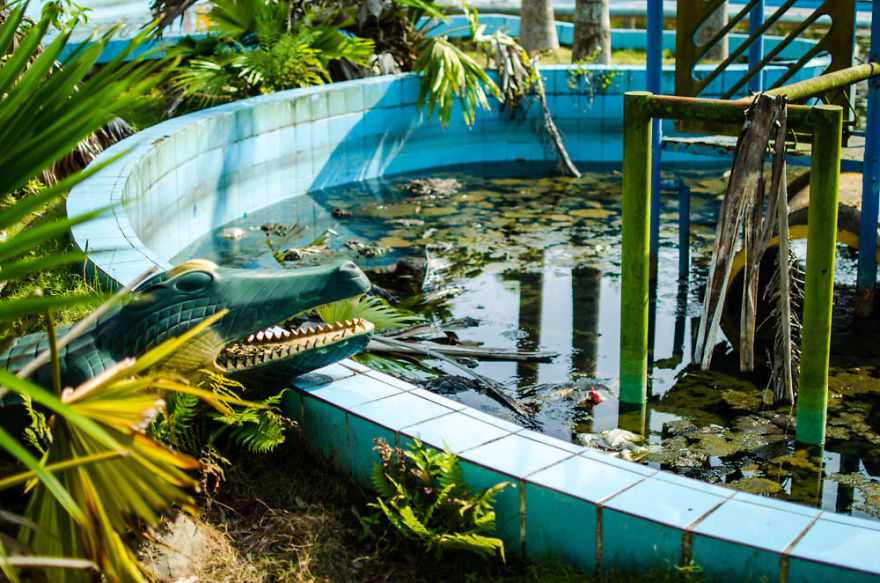 An Hour At A Run Down And Not So Spooky Waterpark, Hue