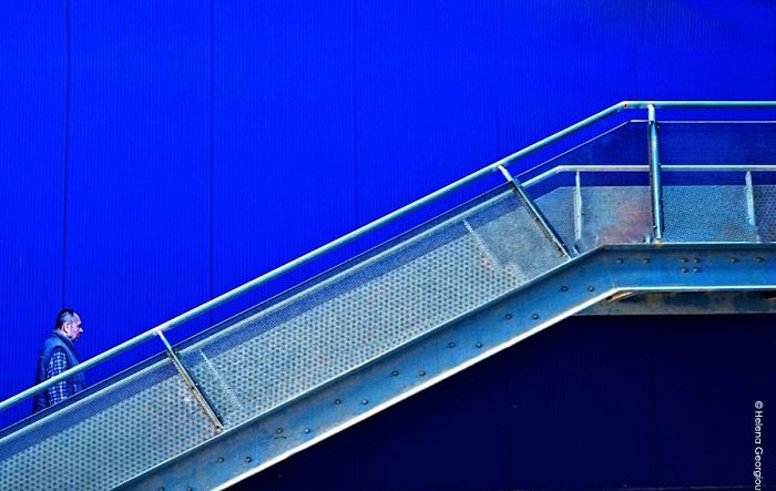 Artist Spots Patterns And Shapes In Everyday Life, Creates Beautiful Minimal Photos Artist Spots Patterns And Shapes In Everyday Life, Creates Beautiful Minimal Photos