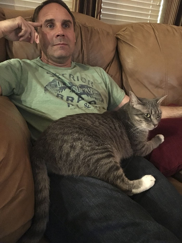 Daughter Tries To Guilt-Trip Her Dad Into Getting Her A Kitty, Gets The Best Response Daughter Tries To Guilt-Trip Her Dad Into Getting Her A Kitty, Gets The Best Response