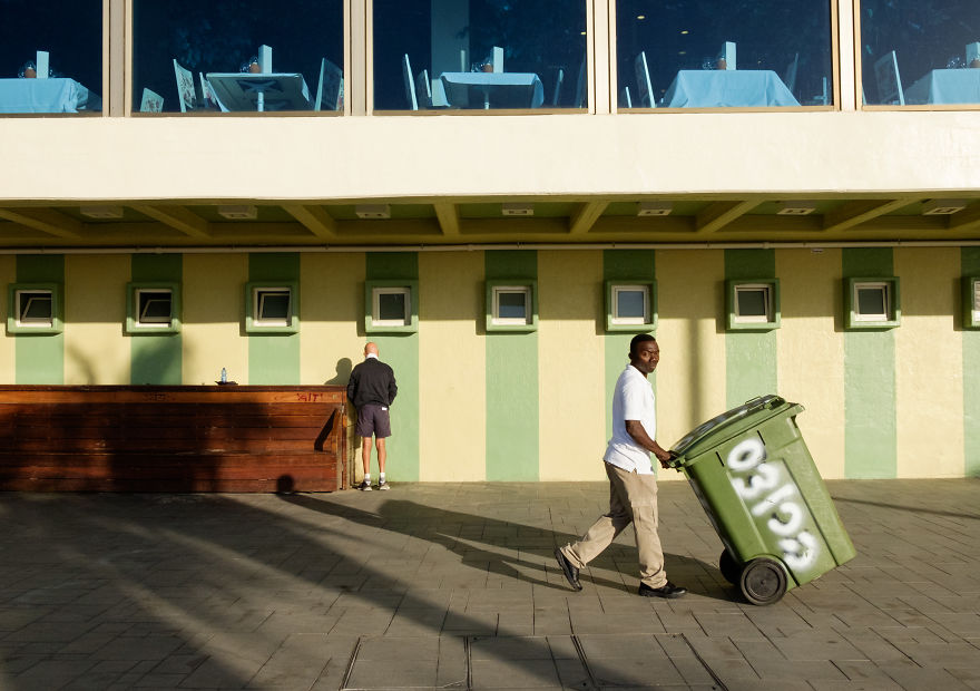 Divided: I Photograph People, Who Are More Isolated Even Though They Are Physically Together