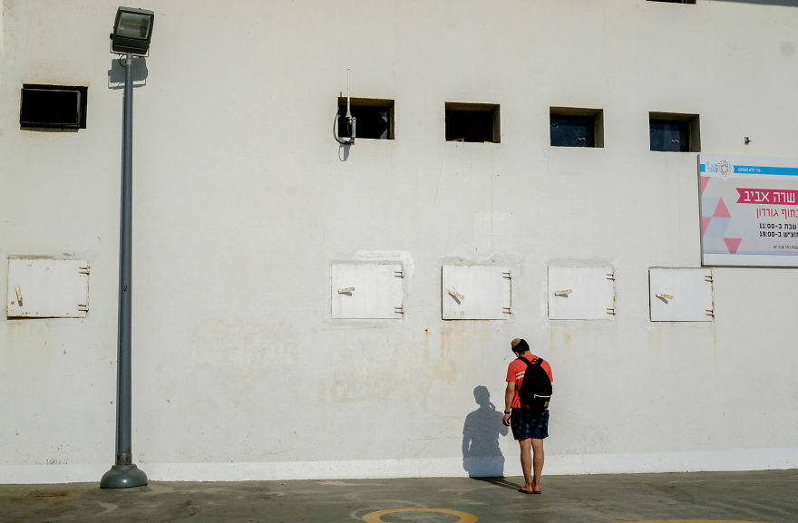 Divided: I Photograph People, Who Are More Isolated Even Though They Are Physically Together