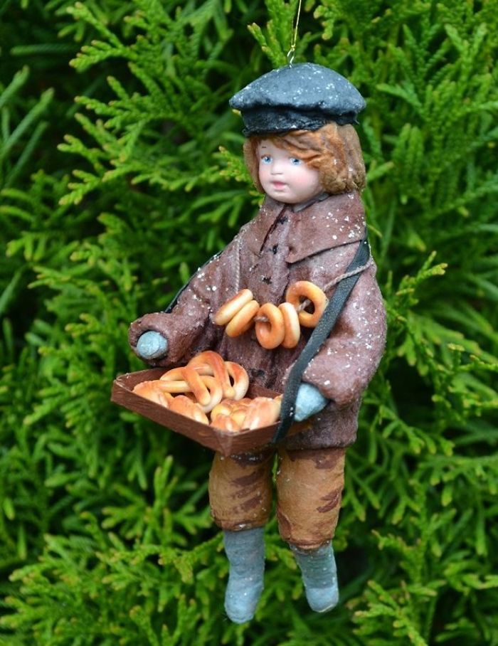 Russian Artist Models Lovely Paper-Mache Christmas Toys As If From The Past Russian Artist Models Lovely Paper-Mache Christmas Toys As If From The Past