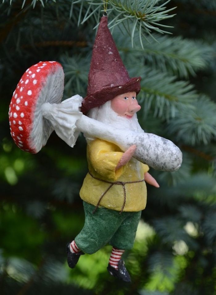 Russian Artist Models Lovely Paper-Mache Christmas Toys As If From The Past Russian Artist Models Lovely Paper-Mache Christmas Toys As If From The Past