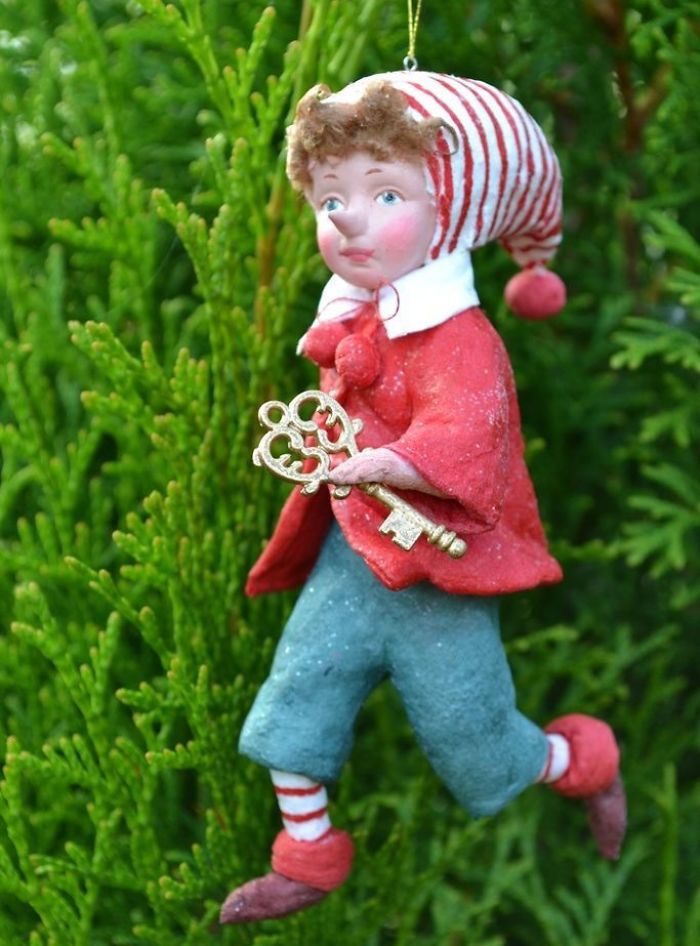 Russian Artist Models Lovely Paper-Mache Christmas Toys As If From The Past Russian Artist Models Lovely Paper-Mache Christmas Toys As If From The Past