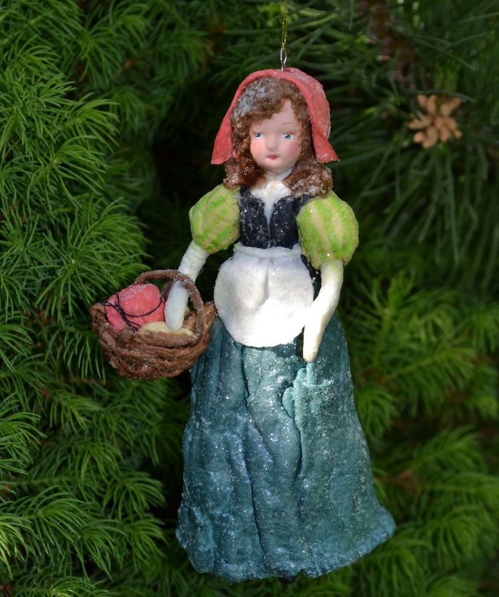 Russian Artist Models Lovely Paper-Mache Christmas Toys As If From The Past Russian Artist Models Lovely Paper-Mache Christmas Toys As If From The Past