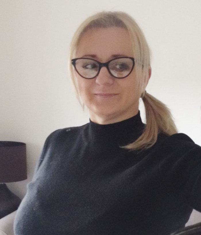 Woman Finds Fox Sleeping In Her Cat’s Bed, Gets Surprised By The Way It Acts