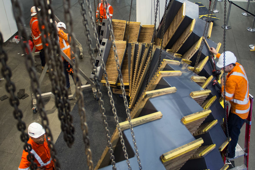 Artist Repurposes Historic Escalator To Create A Mind-Bending Installation That Feels Like A Dream Artist Repurposes Historic Escalator To Create A Mind-Bending Installation That Feels Like A Dream