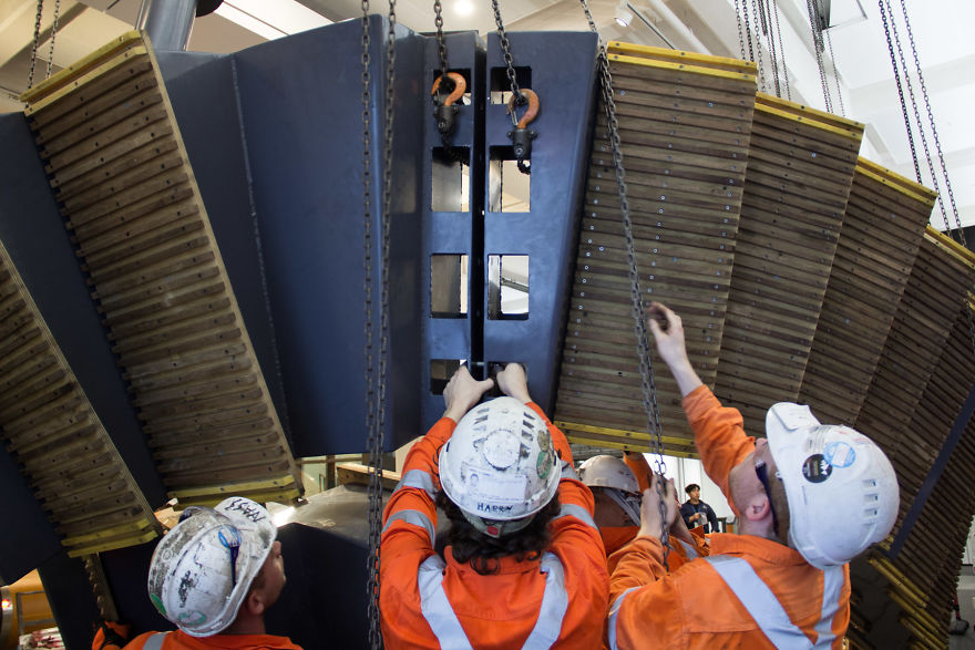 Artist Repurposes Historic Escalator To Create A Mind-Bending Installation That Feels Like A Dream Artist Repurposes Historic Escalator To Create A Mind-Bending Installation That Feels Like A Dream