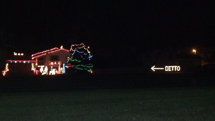 24 Times People Were So Lazy To Decorate For Christmas, They Came Up With The Most Genius Ideas 24 Times People Were So Lazy To Decorate For Christmas, They Came Up With The Most Genius Ideas