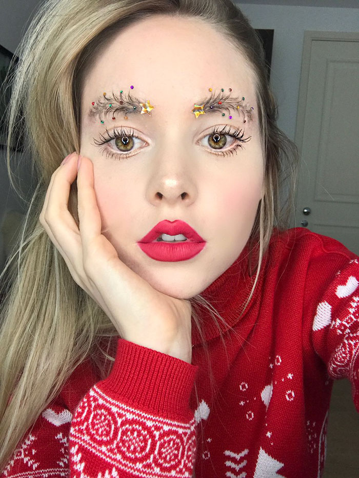 People Are Turning Their Eyebrows Into Christmas Trees, And The Result Is Truly Festive People Are Turning Their Eyebrows Into Christmas Trees, And The Result Is Truly Festive