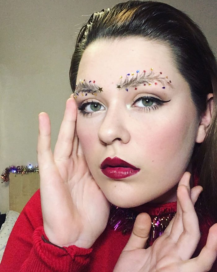 People Are Turning Their Eyebrows Into Christmas Trees, And The Result Is Truly Festive People Are Turning Their Eyebrows Into Christmas Trees, And The Result Is Truly Festive