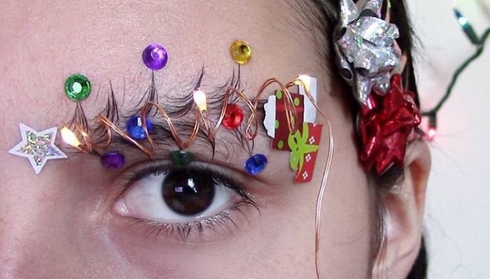 People Are Turning Their Eyebrows Into Christmas Trees, And The Result Is Truly Festive People Are Turning Their Eyebrows Into Christmas Trees, And The Result Is Truly Festive