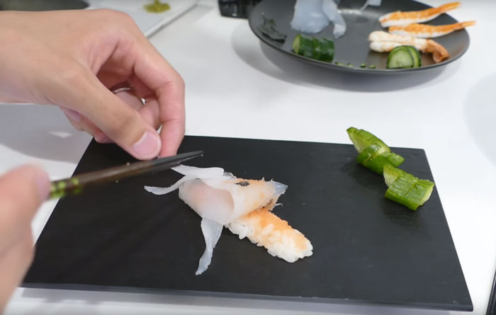 Sushi That Looks Like Real-Life Swimming Koi In A Few Simple Steps Sushi That Looks Like Real-Life Swimming Koi In A Few Simple Steps